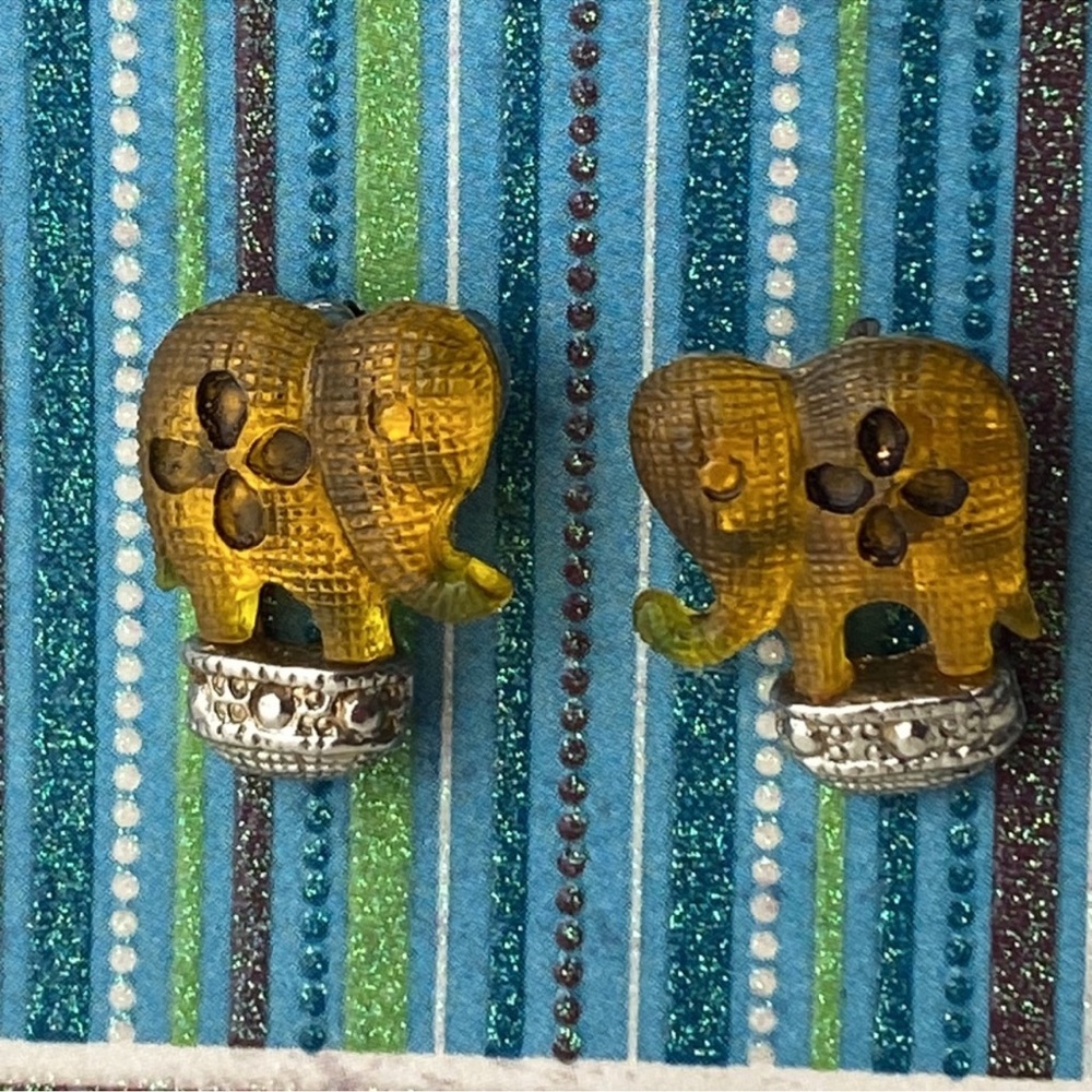 Vintage resin mirror back textured elephant earrings with rhinestone base